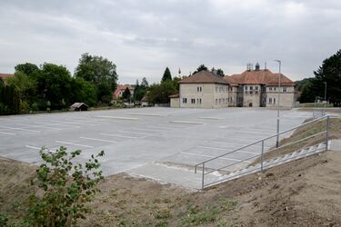 Nová parkovací plocha s kapacitou cca 100 vozidel