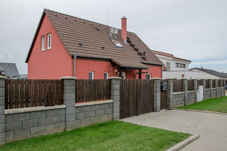 Betónový plot GARDELOT® s drevenou výplňou | Betonový plot jako zídka či vyvýšený záhon