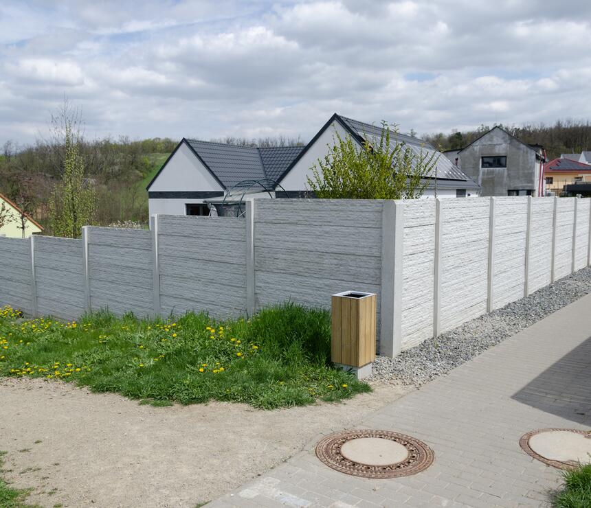 Plot DEKOR jednostranný reliéf CIHLA, stĺpiky HLADKÉ farba natural - foto č.4