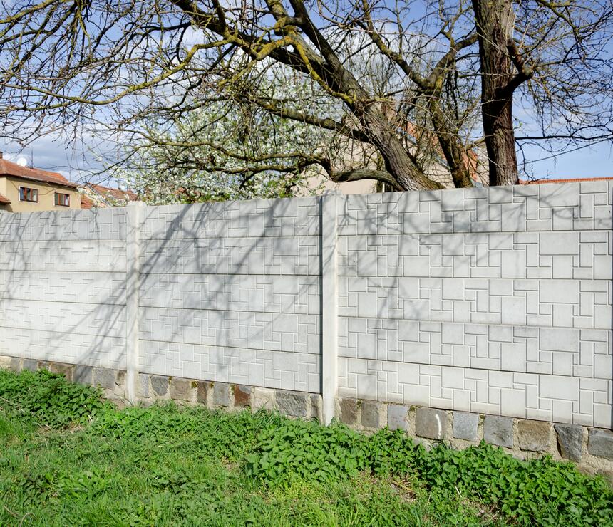 Betónový plot DEKOR jednostranný reliéf HAKLÍK farba natural - foto č.5