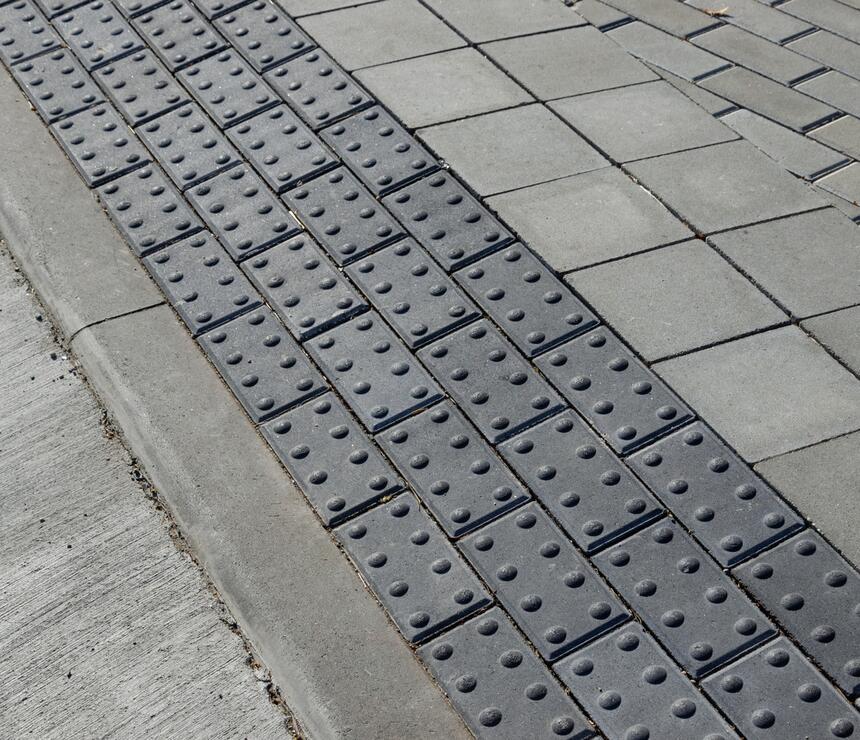 Betónová dlažba GRANIT® 20x10 - nopková pre nevidiacich farba čierna - foto č.5