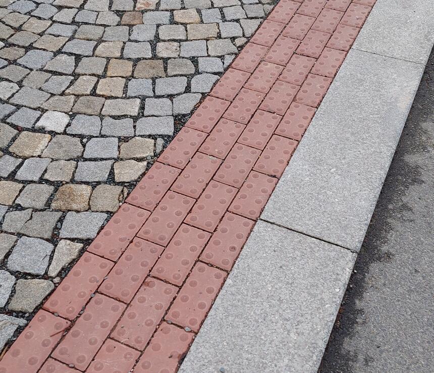 Betónová dlažba GRANIT® 20x10 - nopková pre nevidiacich farba červená - foto č.7