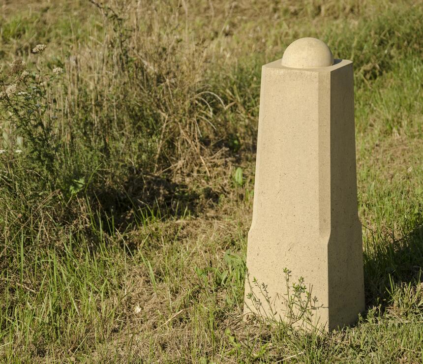 Pätník IHLAN nízky farba piesková povrch hladký - foto č.3