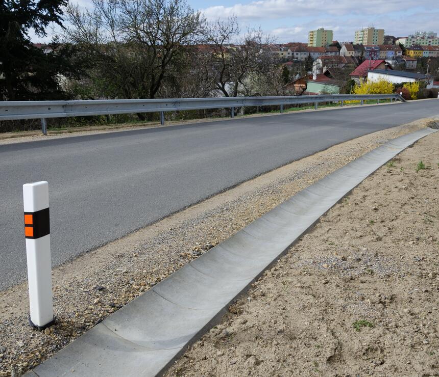 Betónový odvodňovací žľab - foto č.10