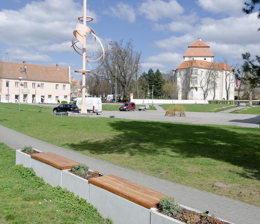 Betónová lavička Sandra farba natural povrch hladký sedák betón coffee, betónový kvetináč Laura farba natural povrch hladký - foto č.8
