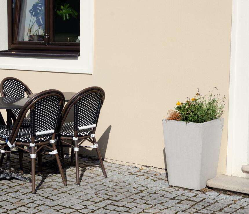 Betónový kvetináč Sára I farba natural povrch hladký - foto č.11