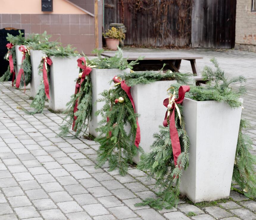 Betónový kvetináč Sára II farba natural povrch hladký - foto č.10