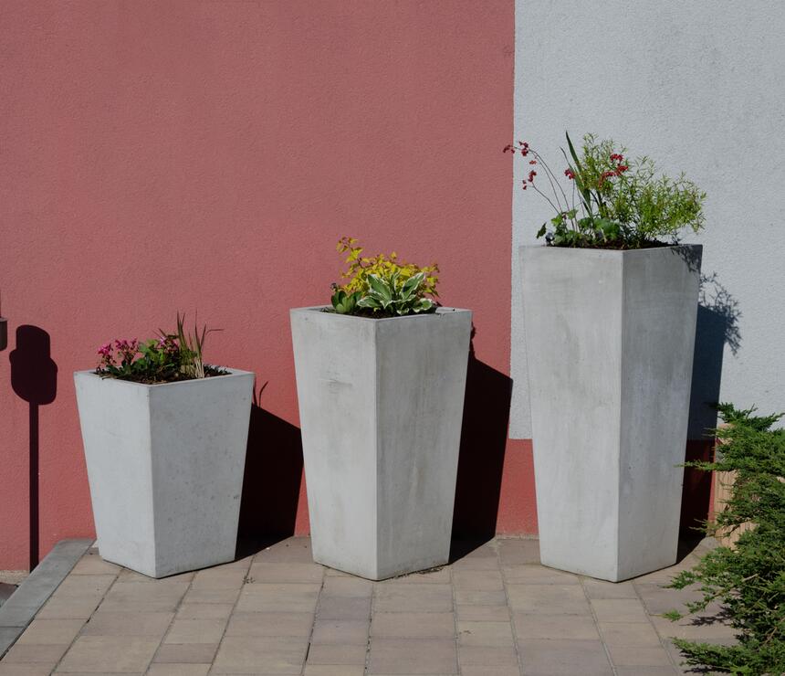 Betónový kvetináč Sára I, II a III farba natural povrch hladký - foto č.9