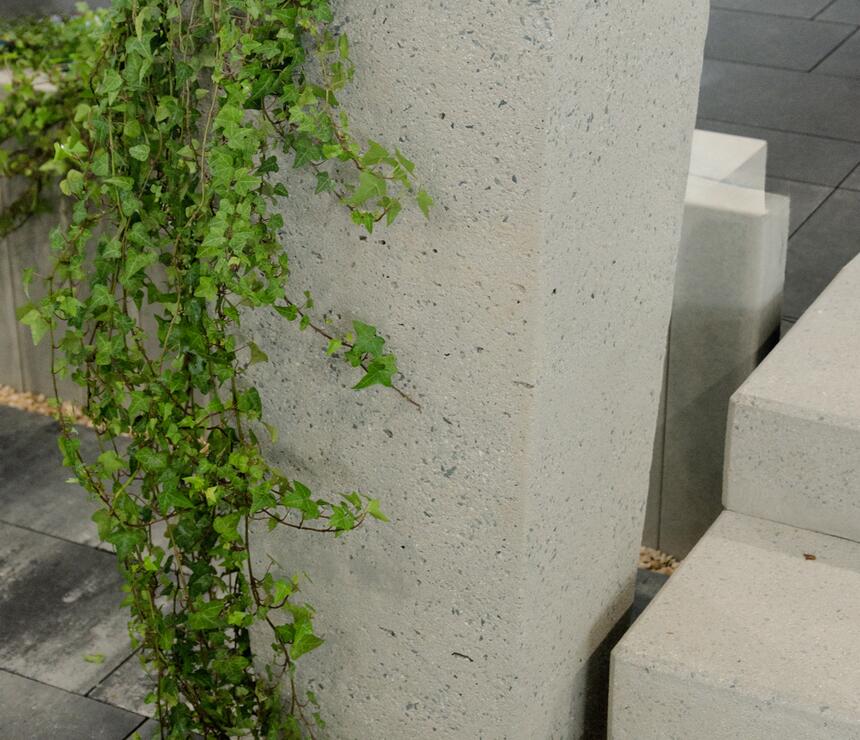 Betónový kvetináč Sára III farba natural povrch tryskaný - foto č.10